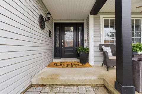 Photo 4 at 22 Selkirk Drive, Brooklin, Whitby