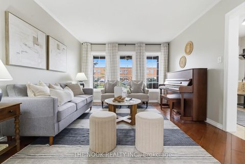 Photo 8 at 22 Selkirk Drive, Brooklin, Whitby