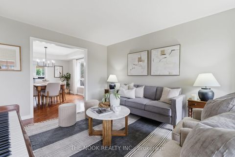 Photo 9 at 22 Selkirk Drive, Brooklin, Whitby