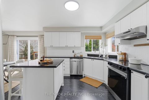 Photo 15 at 22 Selkirk Drive, Brooklin, Whitby