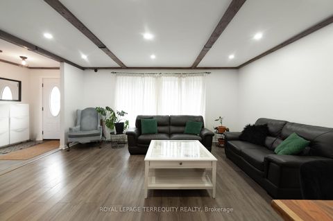 Photo 3 at 90 Keewatin Street S, Donevan, Oshawa