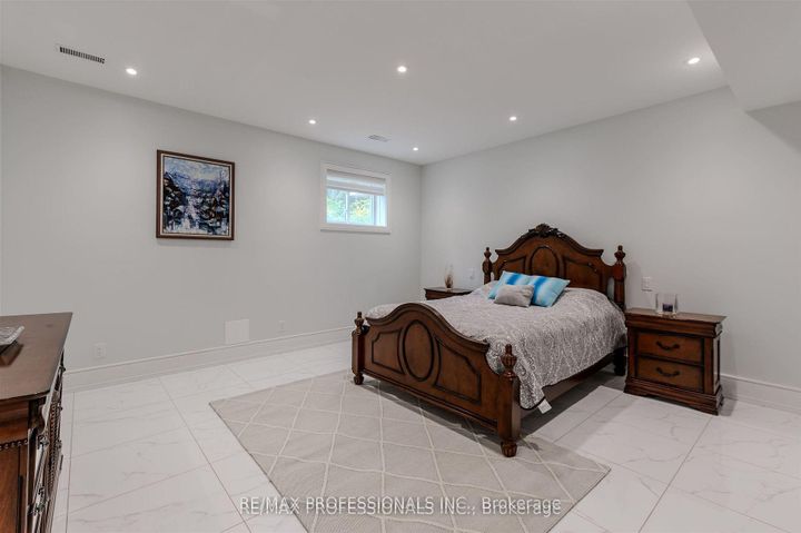 Photo 6 at 4 Dunrobin Drive, Rosethorn, Toronto