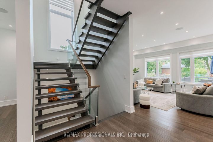 Photo 19 at 4 Dunrobin Drive, Rosethorn, Toronto