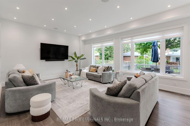 Photo 21 at 4 Dunrobin Drive, Rosethorn, Toronto