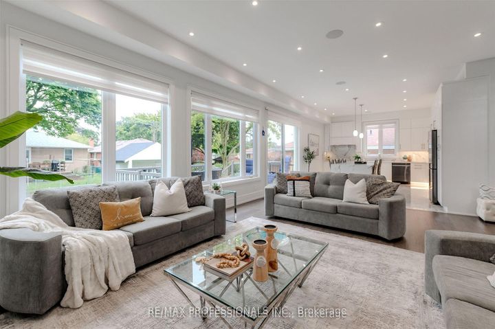 Photo 22 at 4 Dunrobin Drive, Rosethorn, Toronto