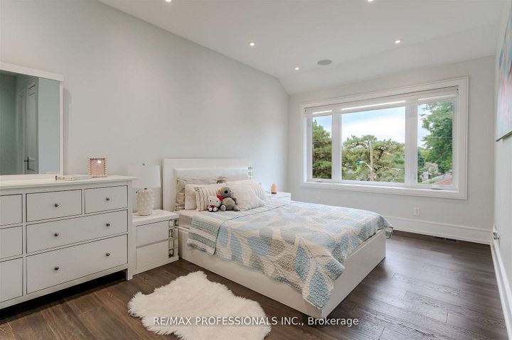 Photo 32 at 4 Dunrobin Drive, Rosethorn, Toronto