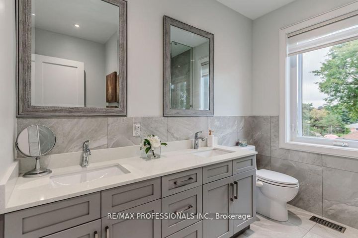 Photo 37 at 4 Dunrobin Drive, Rosethorn, Toronto