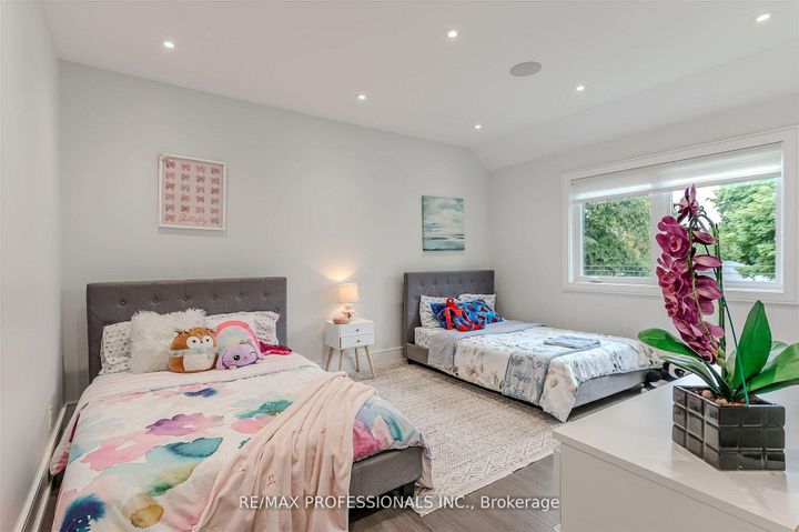 Photo 39 at 4 Dunrobin Drive, Rosethorn, Toronto