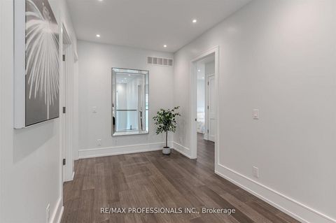 Photo 1 at 4 Dunrobin Drive, Rosethorn, Toronto