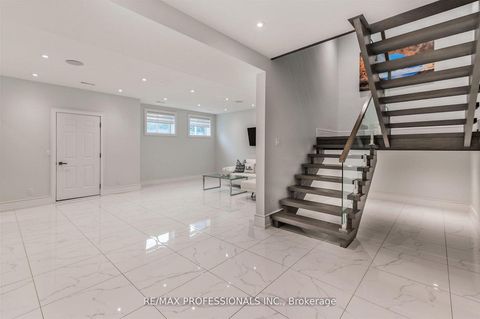 Photo 4 at 4 Dunrobin Drive, Rosethorn, Toronto