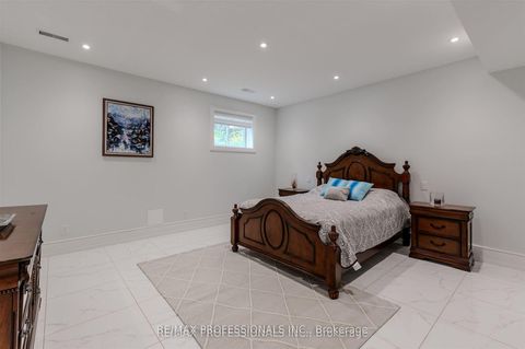 Photo 6 at 4 Dunrobin Drive, Rosethorn, Toronto