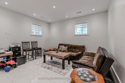 Photo 7 at 4 Dunrobin Drive, Rosethorn, Toronto