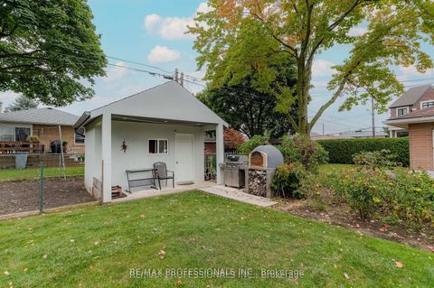 Photo 12 at 4 Dunrobin Drive, Rosethorn, Toronto