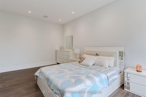 Photo 33 at 4 Dunrobin Drive, Rosethorn, Toronto