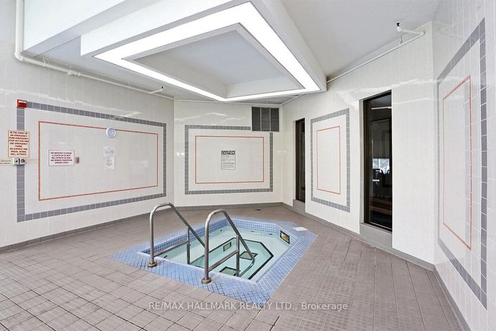 Photo 11 at 525 - 3 Greystone Walk Drive, Kennedy Park, Toronto