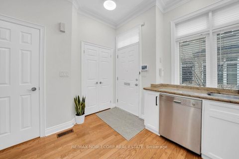 Photo 10 at 6 Luscombe Lane, Yonge Corridor, Toronto