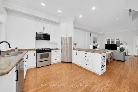 Photo 11 at 6 Luscombe Lane, Yonge Corridor, Toronto