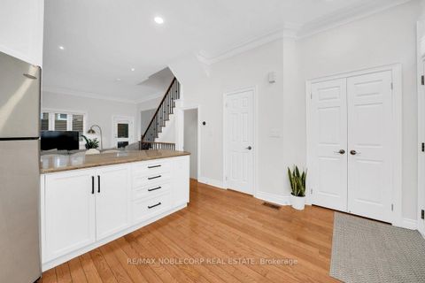 Photo 14 at 6 Luscombe Lane, Yonge Corridor, Toronto