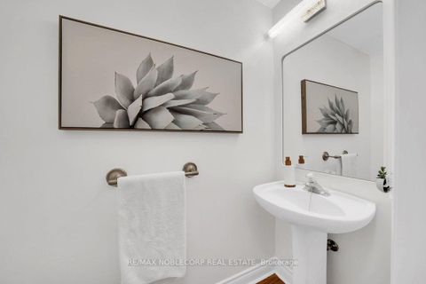 Photo 17 at 6 Luscombe Lane, Yonge Corridor, Toronto