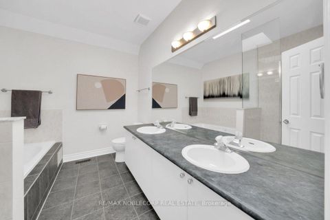 Photo 40 at 6 Luscombe Lane, Yonge Corridor, Toronto