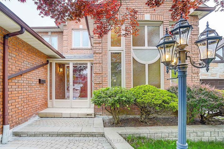 Photo 5 at 18 Cygnus Drive, Observatory, Richmond Hill