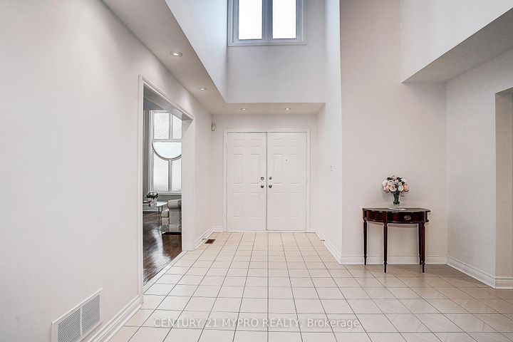 Photo 7 at 18 Cygnus Drive, Observatory, Richmond Hill