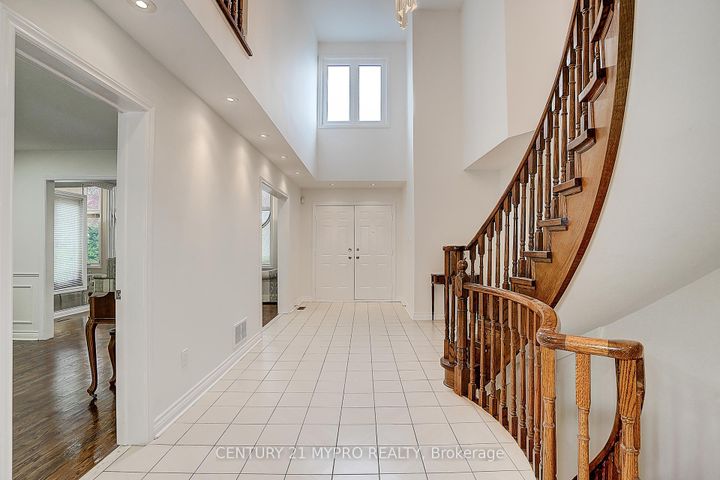 Photo 8 at 18 Cygnus Drive, Observatory, Richmond Hill