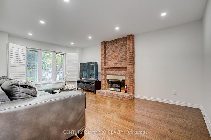 Photo 17 at 18 Cygnus Drive, Observatory, Richmond Hill