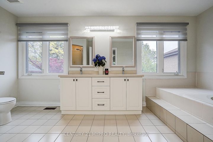 Photo 35 at 18 Cygnus Drive, Observatory, Richmond Hill