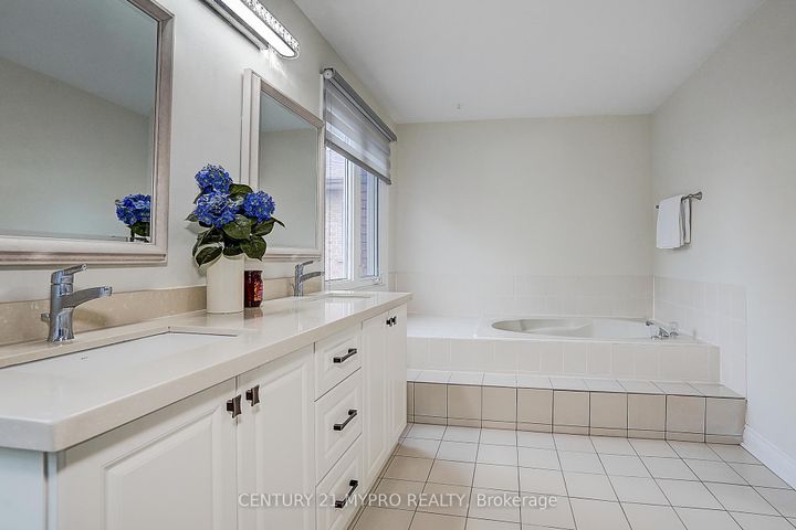 Photo 36 at 18 Cygnus Drive, Observatory, Richmond Hill