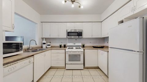 Photo 7 at 78 Camino Drive, Vellore Village, Vaughan