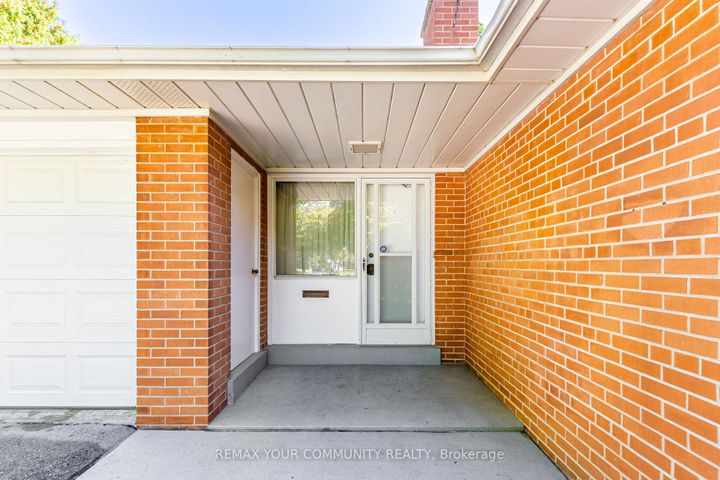 Photo 1 at 628 Shenandoah Drive, Lorne Park, Mississauga