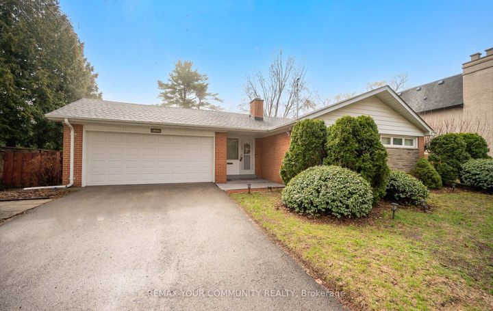 Photo 3 at 628 Shenandoah Drive, Lorne Park, Mississauga