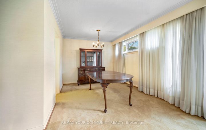 Photo 7 at 628 Shenandoah Drive, Lorne Park, Mississauga