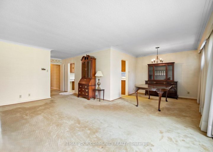 Photo 8 at 628 Shenandoah Drive, Lorne Park, Mississauga