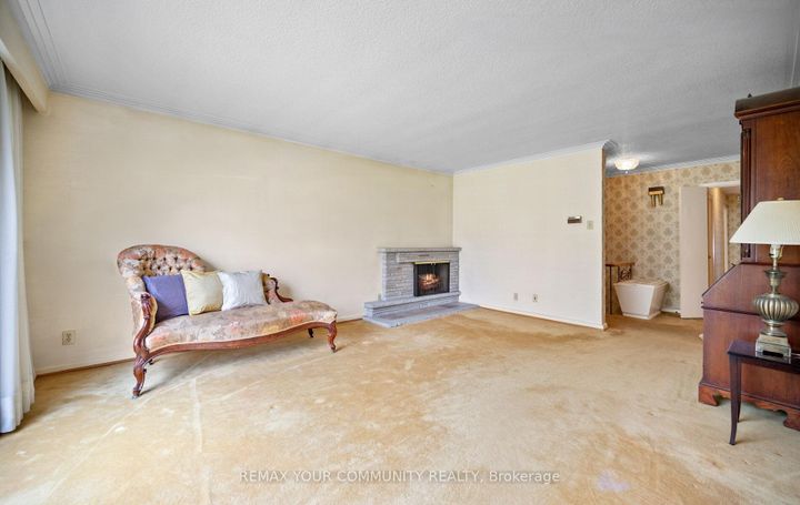 Photo 9 at 628 Shenandoah Drive, Lorne Park, Mississauga