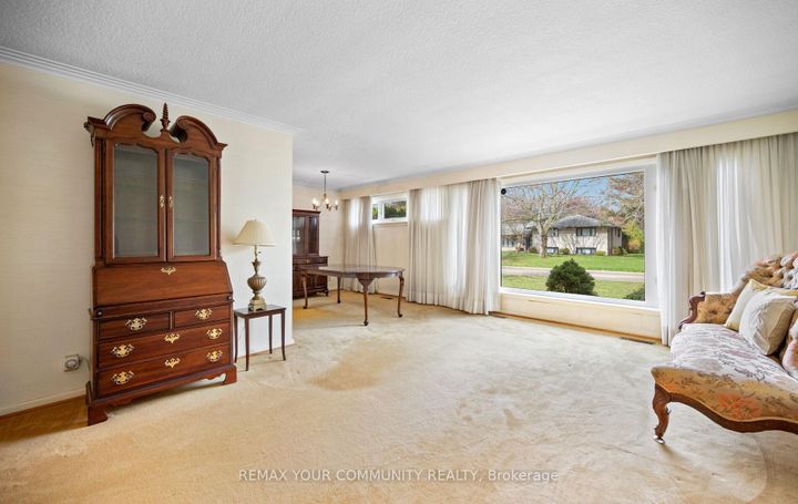 Photo 10 at 628 Shenandoah Drive, Lorne Park, Mississauga