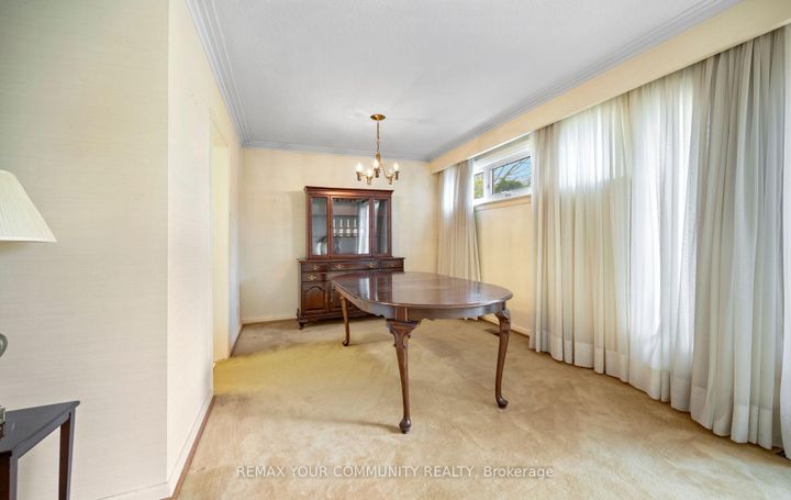 Photo 11 at 628 Shenandoah Drive, Lorne Park, Mississauga