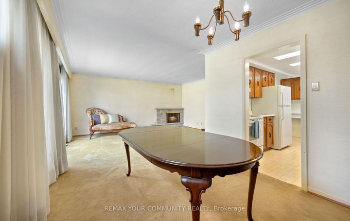 Photo 12 at 628 Shenandoah Drive, Lorne Park, Mississauga