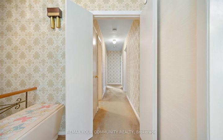 Photo 15 at 628 Shenandoah Drive, Lorne Park, Mississauga