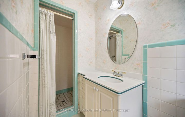 Photo 17 at 628 Shenandoah Drive, Lorne Park, Mississauga