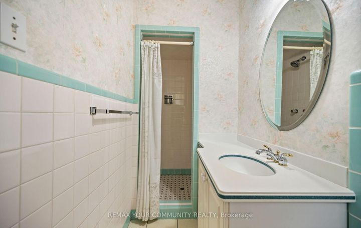 Photo 18 at 628 Shenandoah Drive, Lorne Park, Mississauga