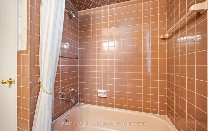 Photo 24 at 628 Shenandoah Drive, Lorne Park, Mississauga