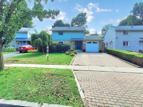 Photo 3 at 102 Botany Hill Road, Morningside, Toronto