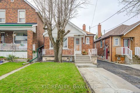 Photo 1 at 35 MONTCALM Avenue, Belgravia, Toronto