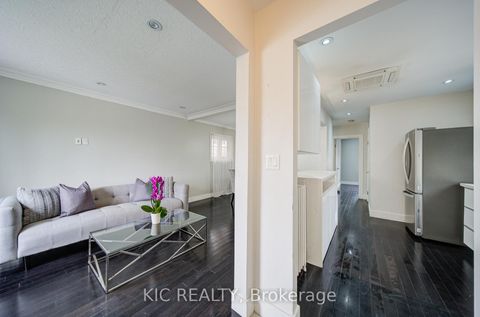 Photo 7 at 35 MONTCALM Avenue, Belgravia, Toronto