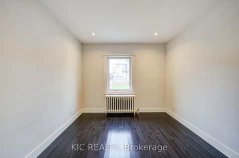 Photo 12 at 35 MONTCALM Avenue, Belgravia, Toronto