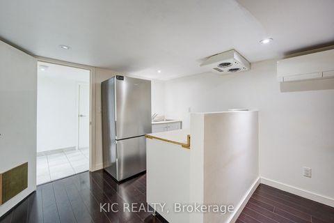 Photo 22 at 35 MONTCALM Avenue, Belgravia, Toronto
