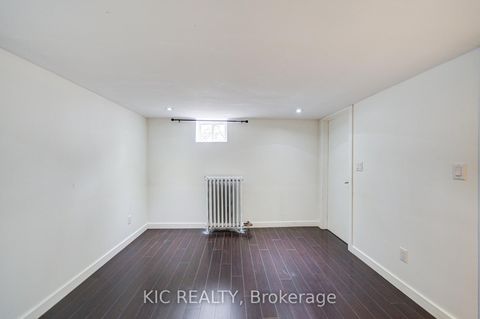 Photo 26 at 35 MONTCALM Avenue, Belgravia, Toronto