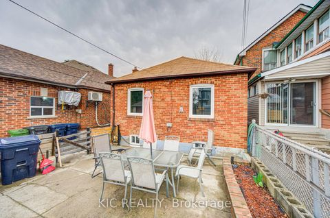 Photo 33 at 35 MONTCALM Avenue, Belgravia, Toronto